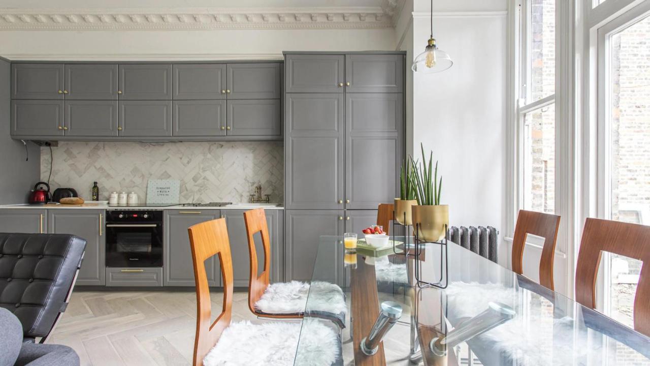 Appartement Stunning 4-bed In London-parking & Garden Londen
