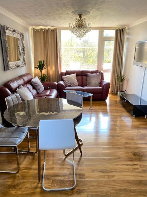 Appartement Entire Flat, Comfortable 2 Double Bedrooms Londen