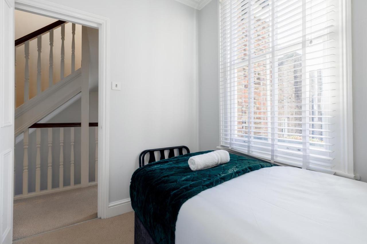 Beautiful 4 Bedroom House Near Paddington Station * London