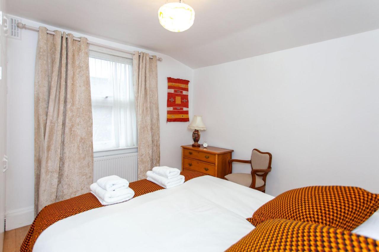 Italianflat - Kilburn Art Style London
