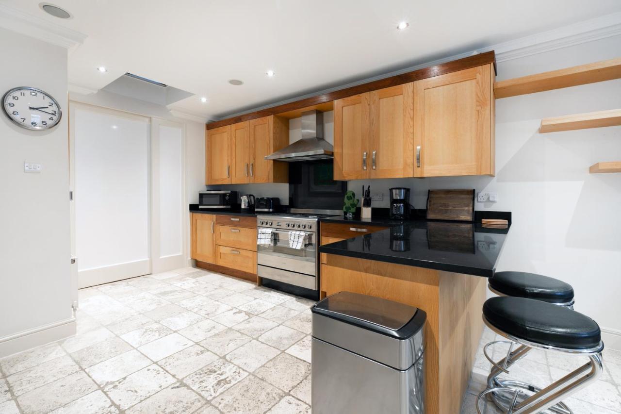 Beautiful 4 Bedroom House Near Paddington Station * London