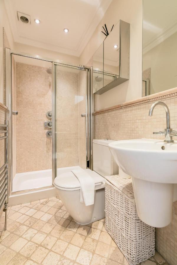 Beautiful 4 Bedroom House Near Paddington Station Holiday home London