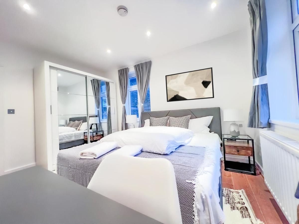 Prime Location Camden Luxury Sleeps 6 London
