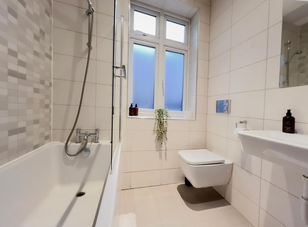 Prime Location Camden Luxury Sleeps 6 Apartment London