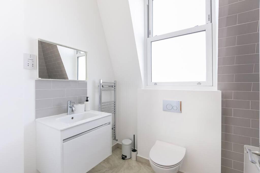 Stunning S/wimbledon Flat W/parking In London, Uk Apartment *