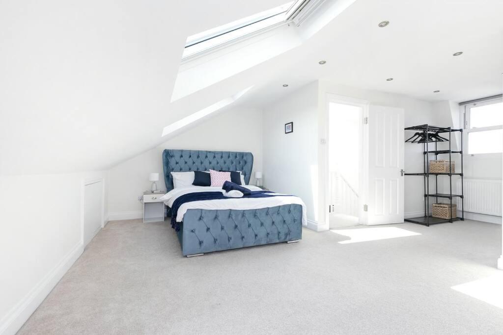 Apartment Stunning S/wimbledon Flat W/parking In London, Uk London