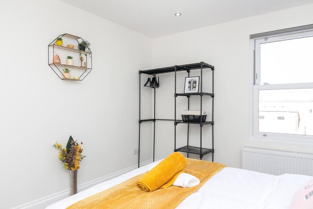 Apartment Stunning S/wimbledon Flat W/parking In London, Uk *