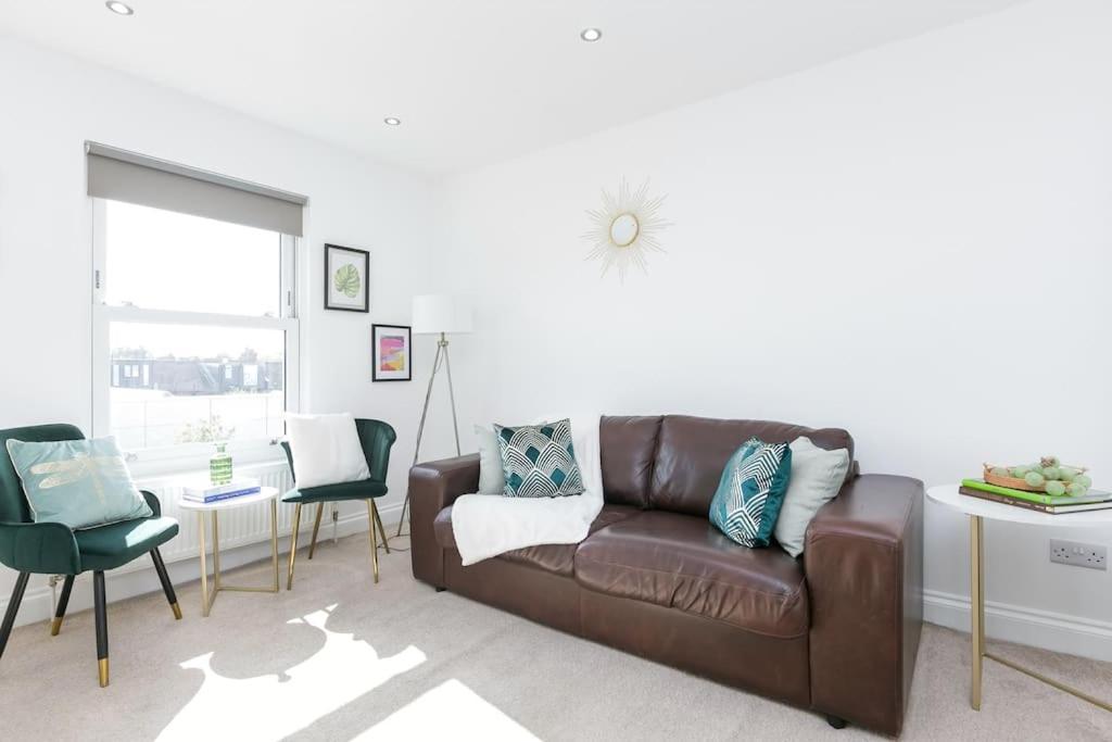 Stunning S/wimbledon Flat W/parking In London, Uk