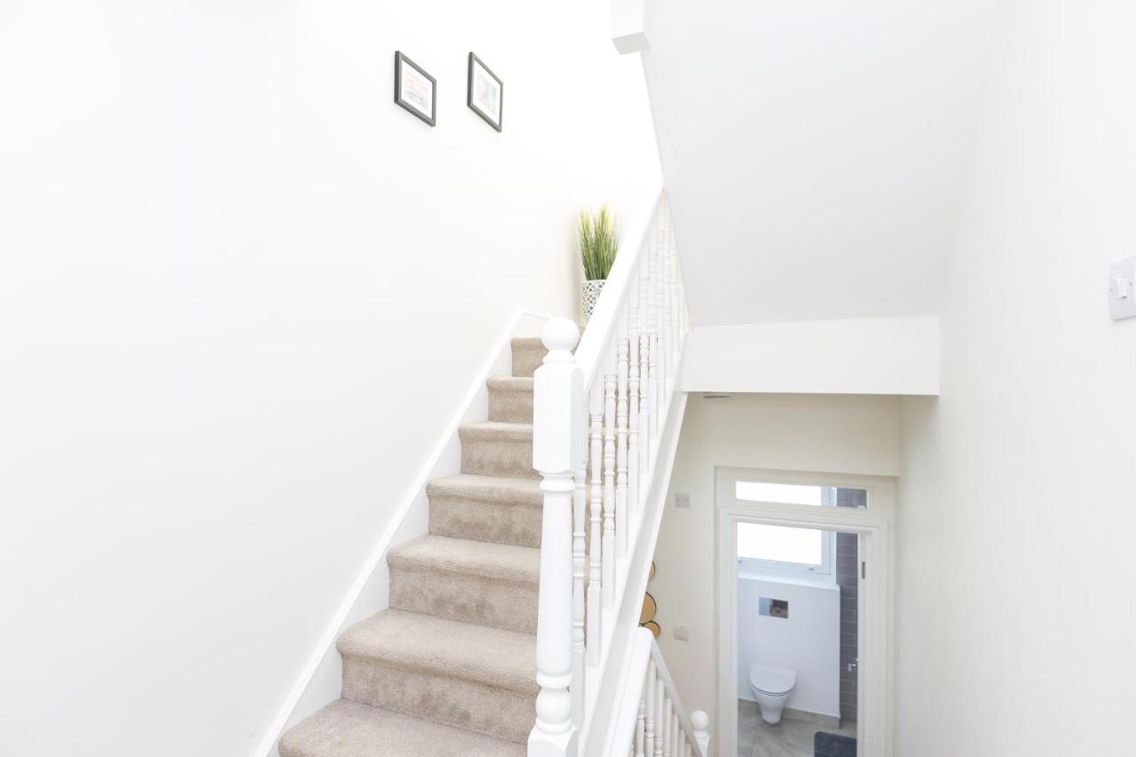 Stunning S/wimbledon Flat W/parking In London, Uk * London