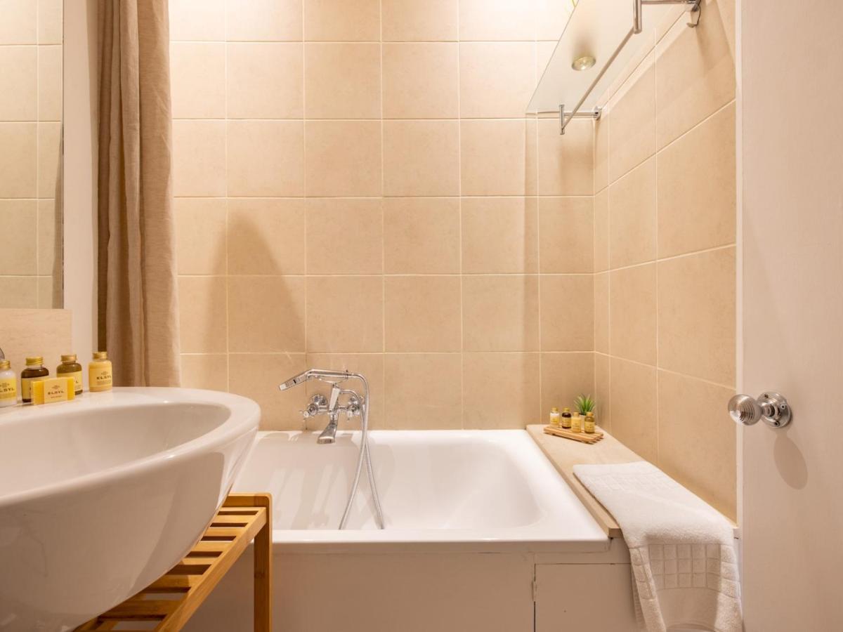 Apartment Pass The Keys Gorgeous With Access To A Private Garden *