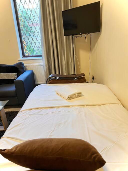 Cosy 2 Bedroom Detached House In Apartment London