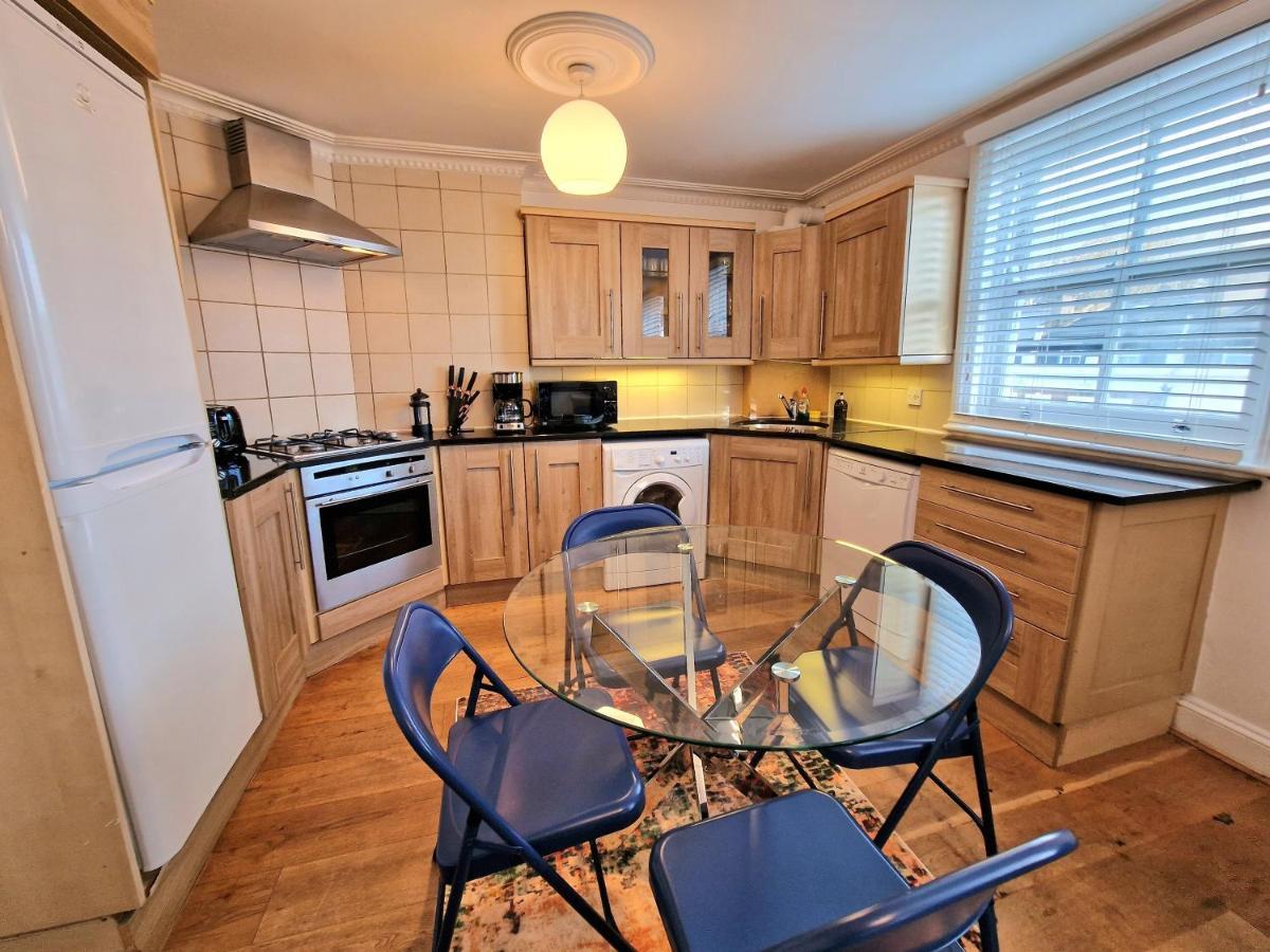 Leilighet Cosy In Kensington - Great Location! 3 Minutes Walk To Earl's Court Station *
