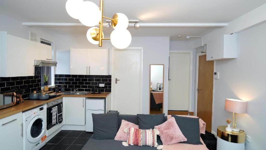 Sussex Garden One Bedroom Apartment *