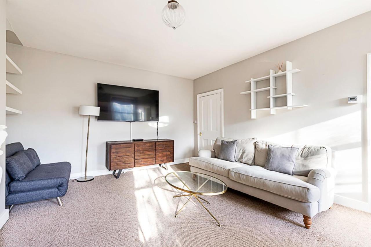 Beautiful One-bedroom In Notting Hill Apartment