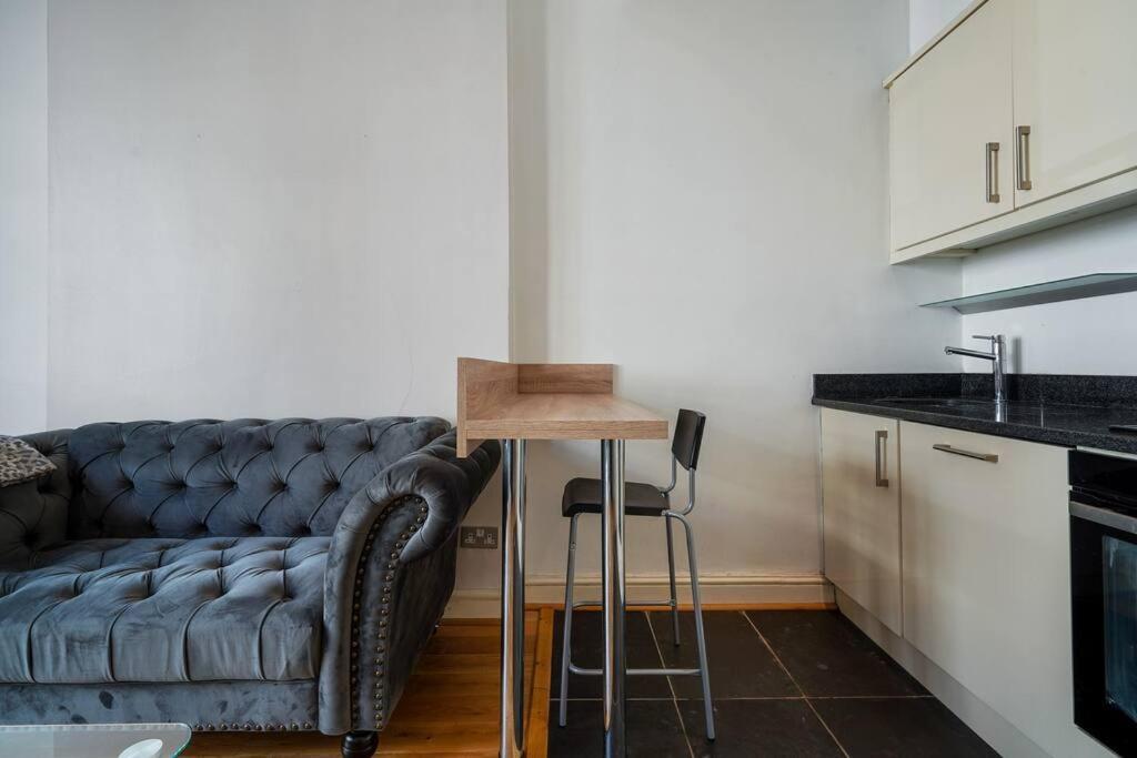 One-bedroom In Queen's Park Appartement *