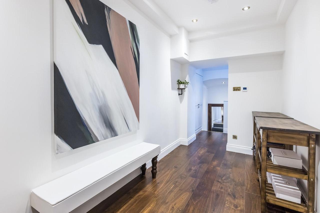 Kensington Luxurious Three Bedroom Leilighet