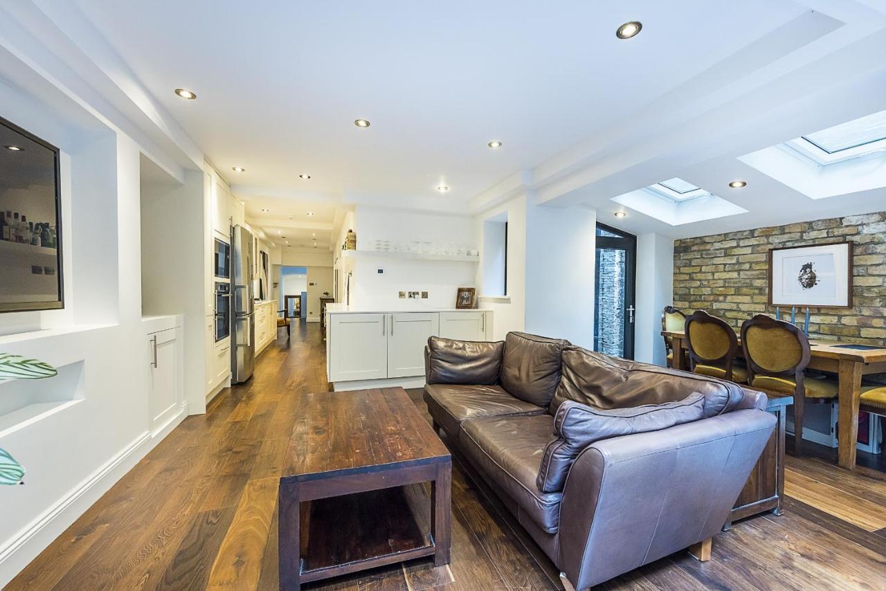Kensington Luxurious Three Bedroom Leilighet *