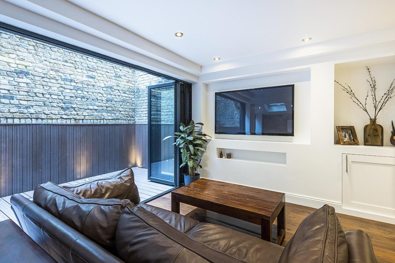 Kensington Luxurious Three Bedroom Leilighet London