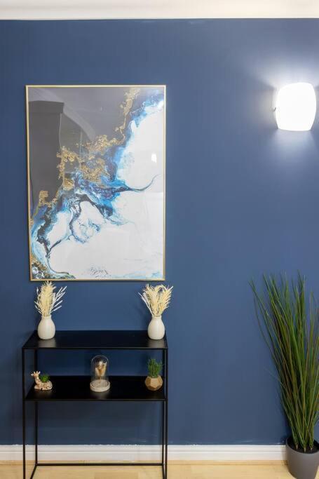 Morden Apartment, By The Sea With Free Parking Appartement