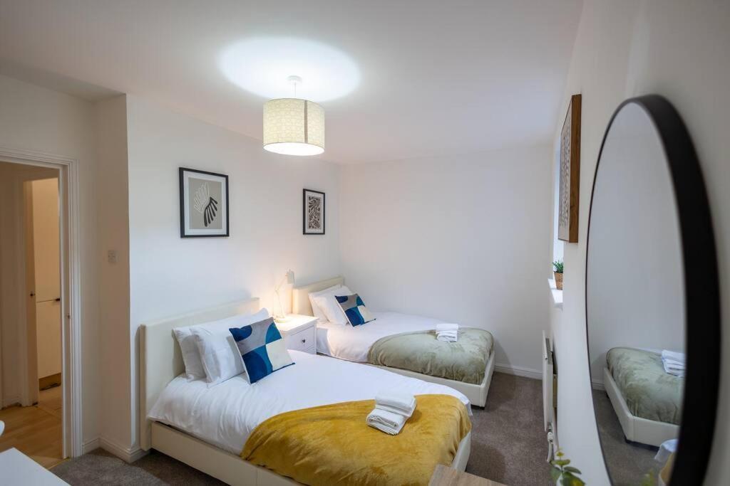 Appartement Morden Apartment, By The Sea With Free Parking Londen