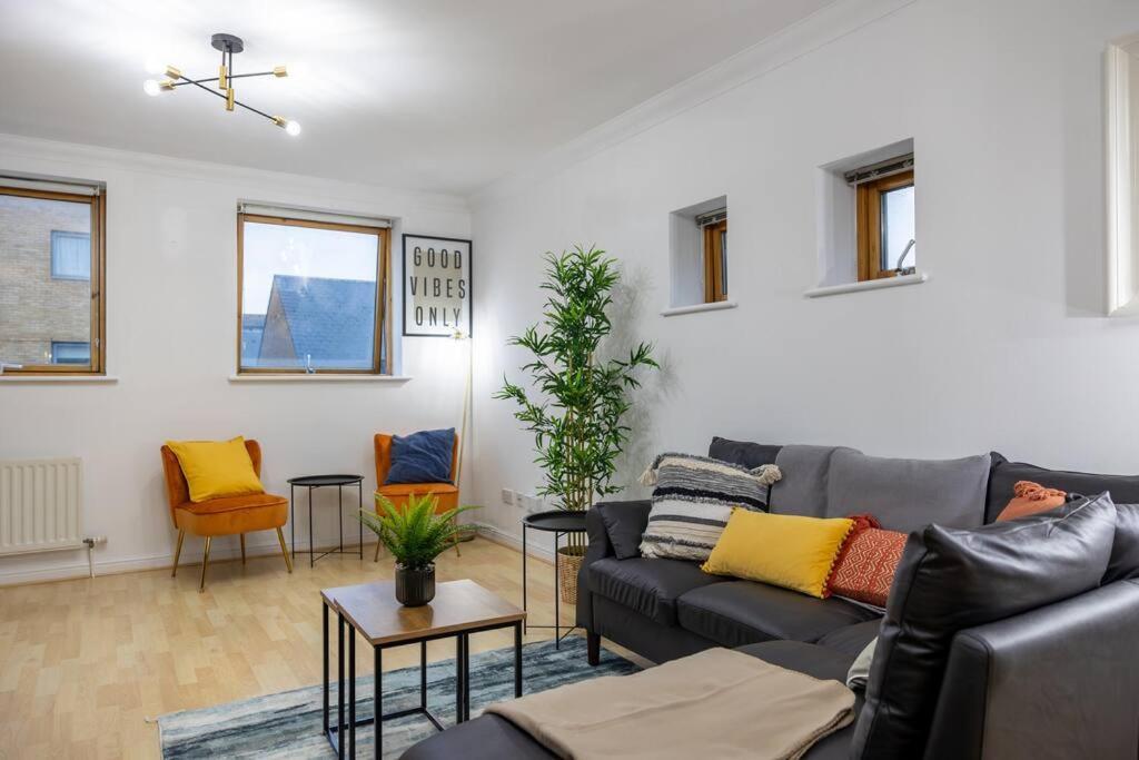 Morden Apartment, By The Sea With Free Parking Londen