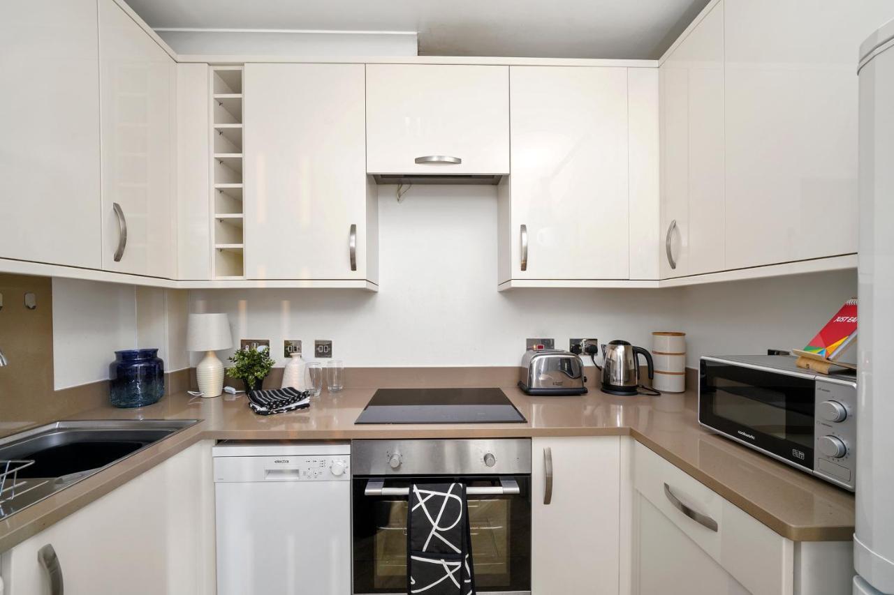 Apartment Delightful Flat In - Sleeps 6 *