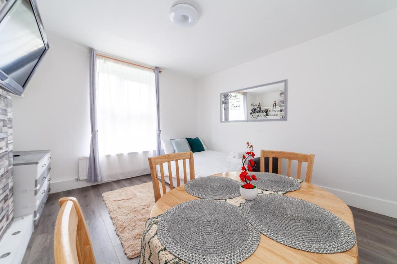 Wonderful Flat Near Little Portugal Apartment
