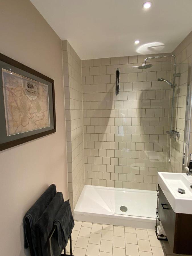 Tasteful 2bd Flat Wopen Plan Living - Blackheath!