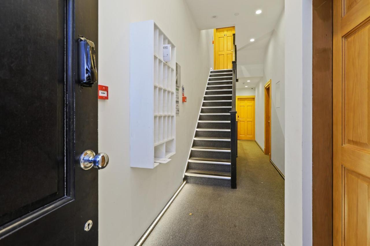 Studio Flat West End Lane * Londres
