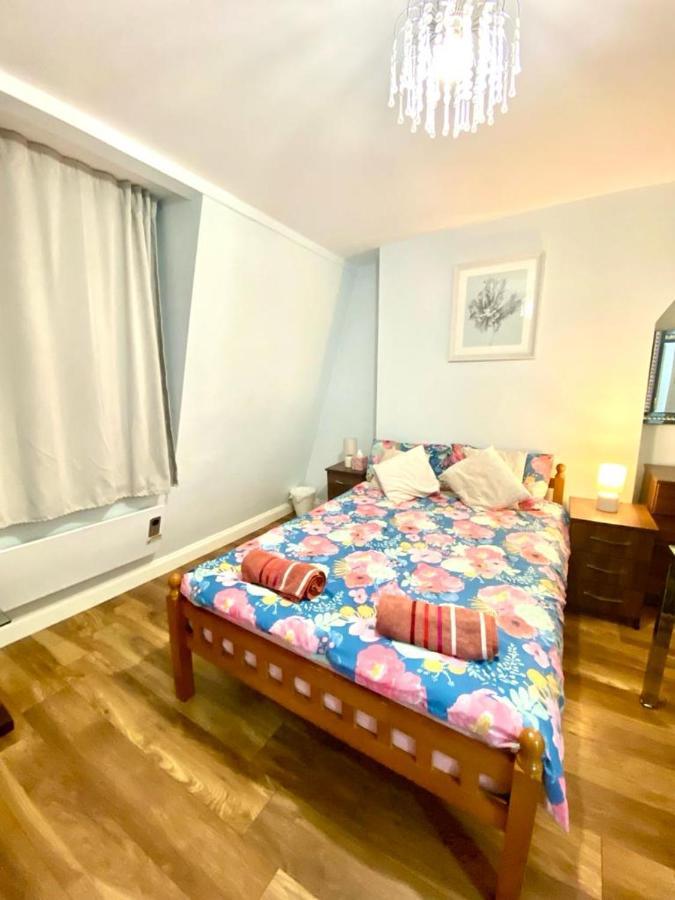 Stylish One Bed Studio Paddington Station In Central