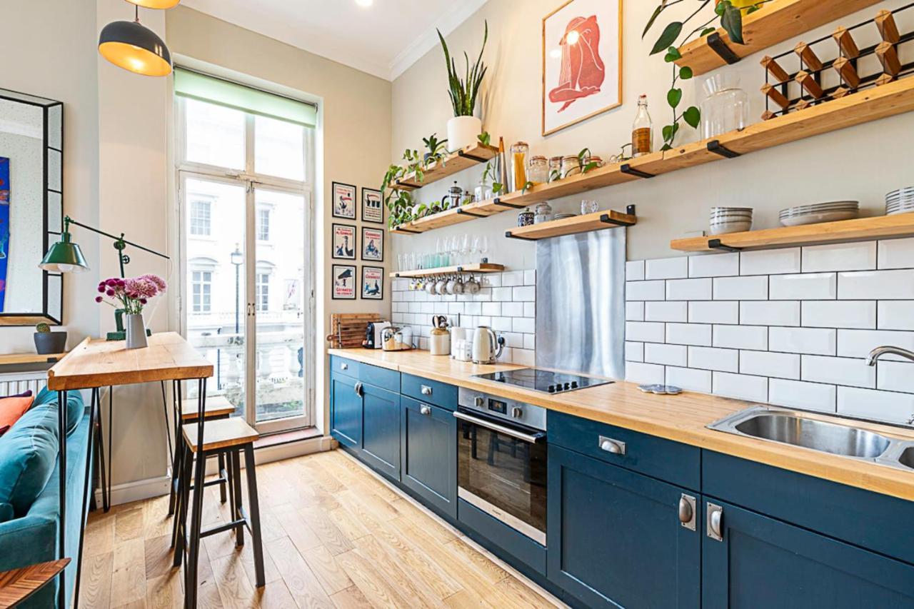 Appartement Beautiful Two Bedroom Abode Near Victoria Londen