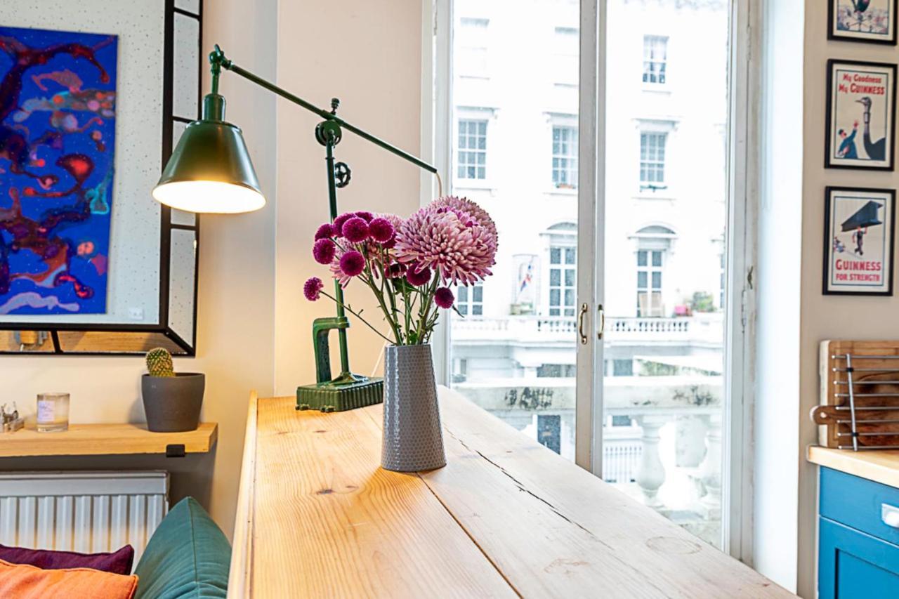 Beautiful Two Bedroom Abode Near Victoria Appartement Londen