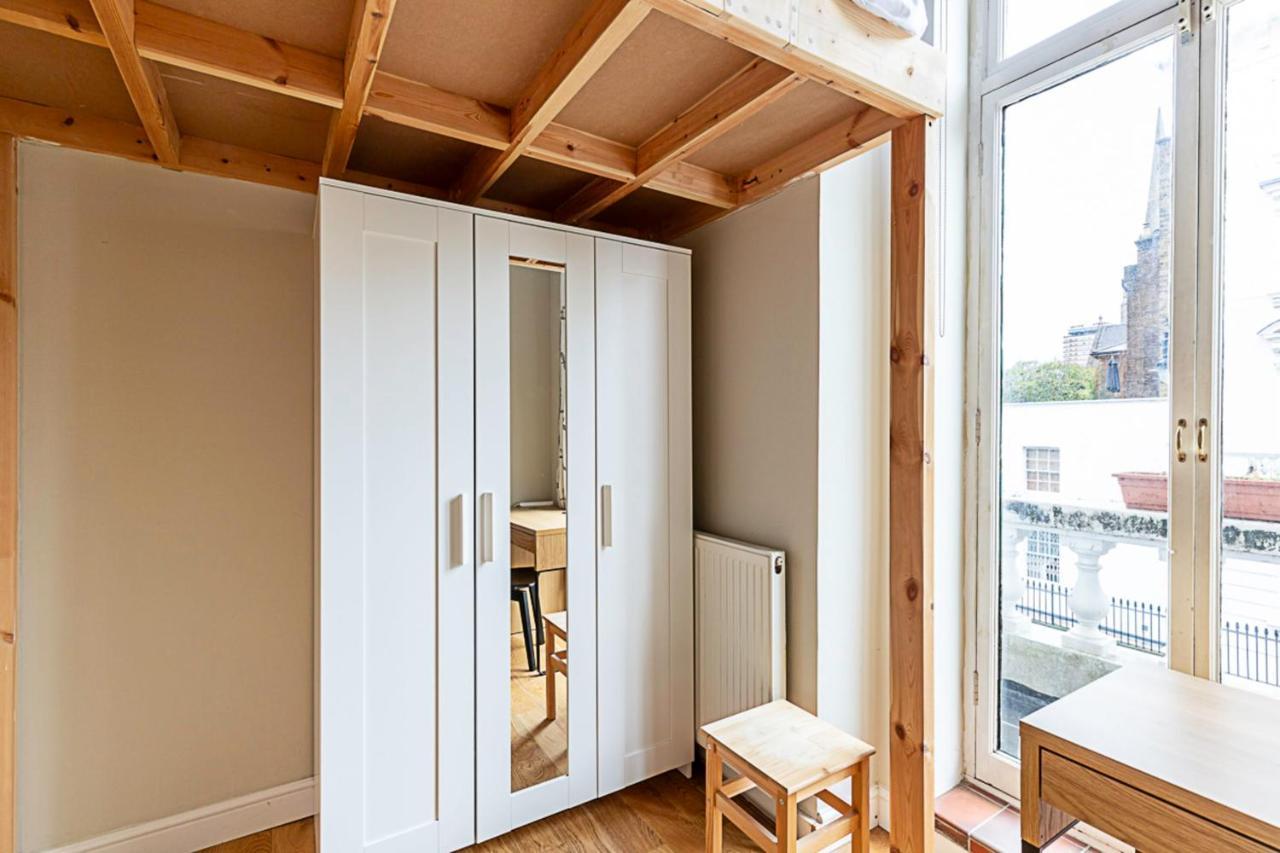 Beautiful Two Bedroom Abode Near Victoria * Londen