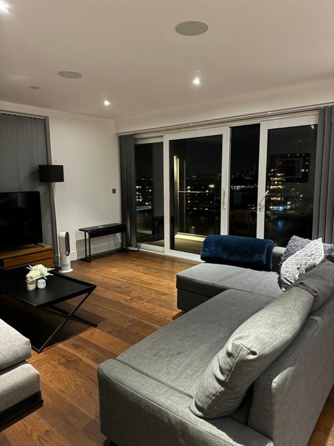 2 Bed 2 Bath - Amazing Views Of And River Thames * Londres
