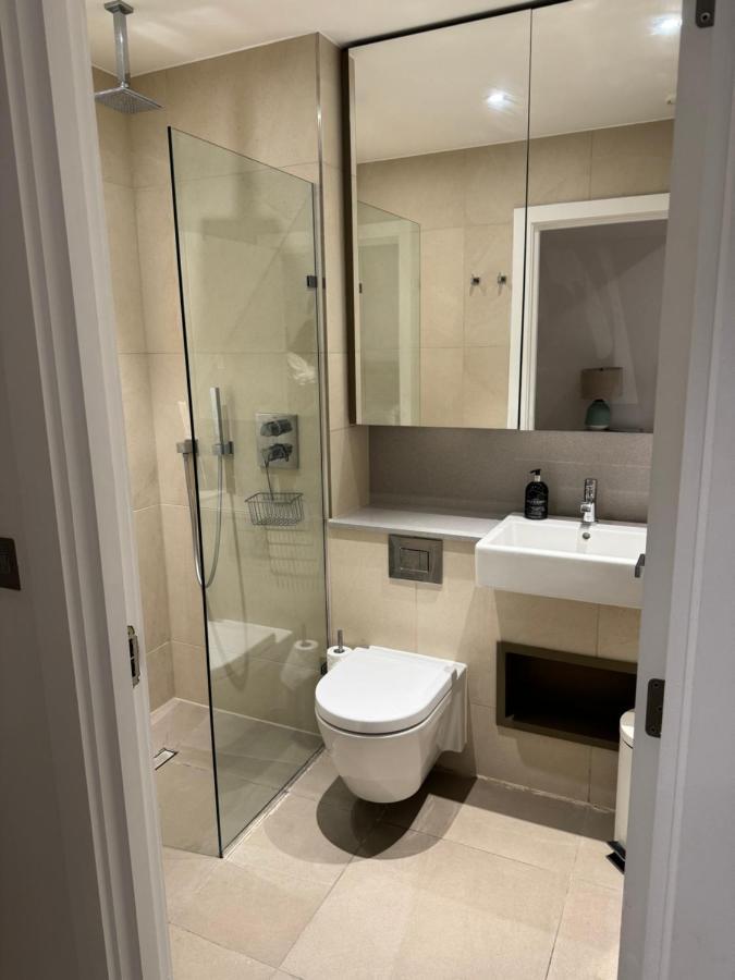 2 Bed 2 Bath - Amazing Views Of And River Thames * Londres