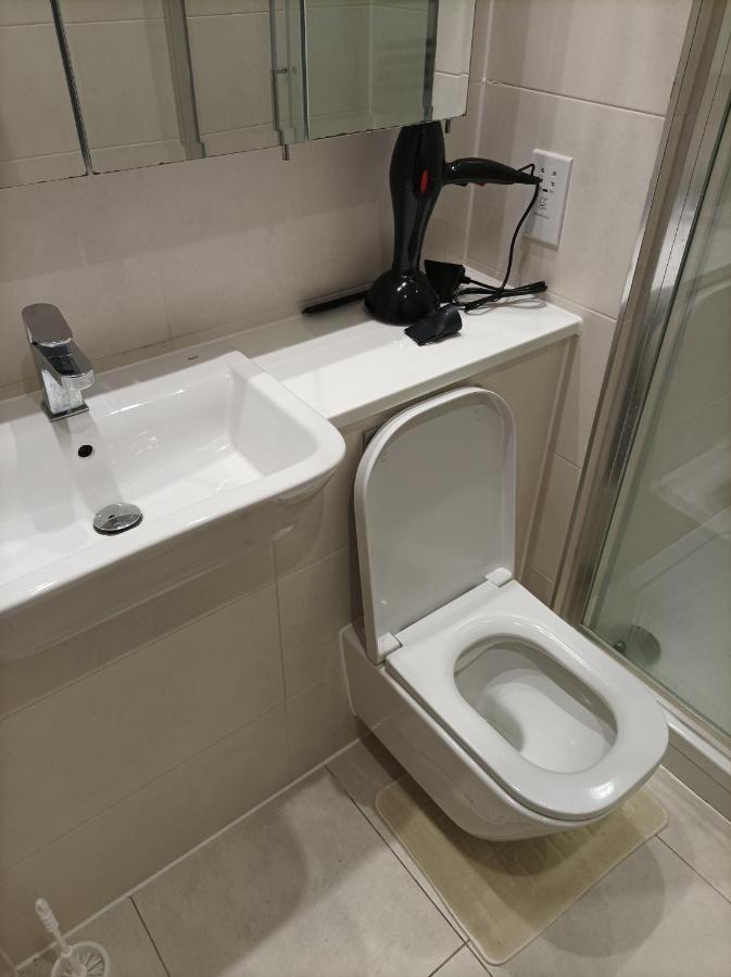 Aberfeldy Village Apartment London