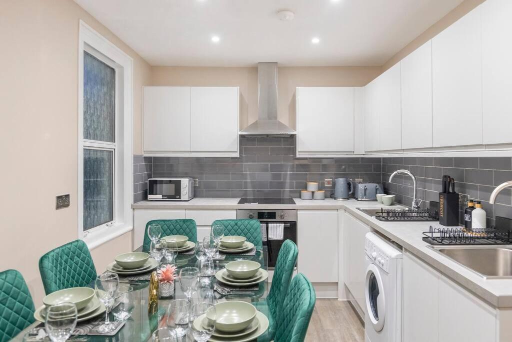 Apartment Convenient Spacious House Next Seven Sisters Station *