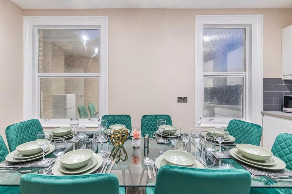Convenient Spacious House Next Seven Sisters Station Apartment London
