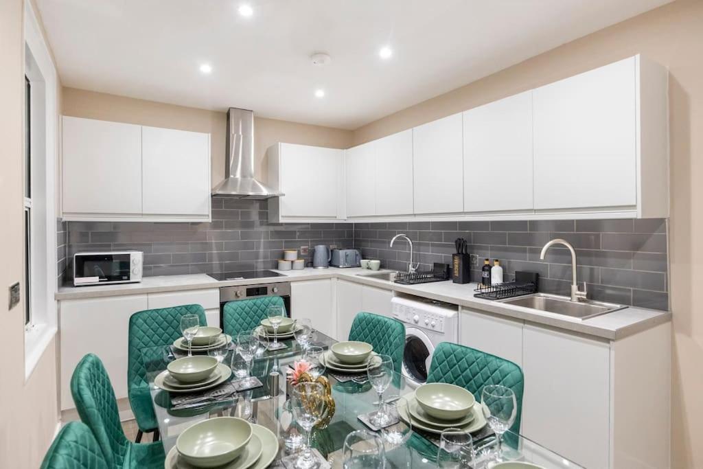 Apartment Convenient Spacious House Next Seven Sisters Station *