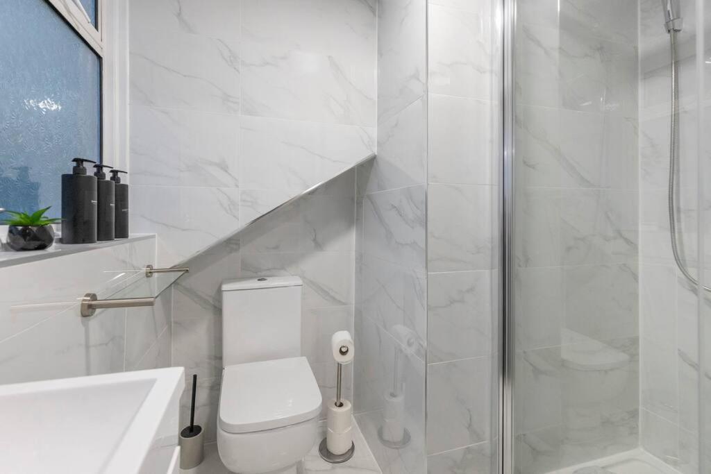Apartment Convenient Spacious House Next Seven Sisters Station