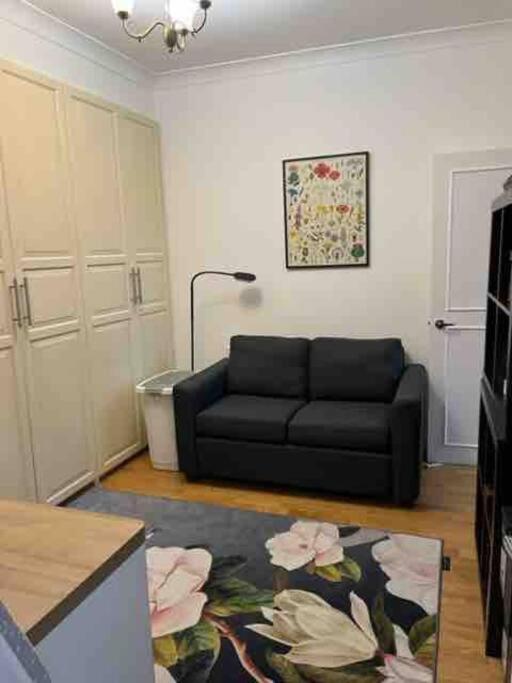 Kensington With 2 Bedrooms 1 Living And Patio Leilighet *