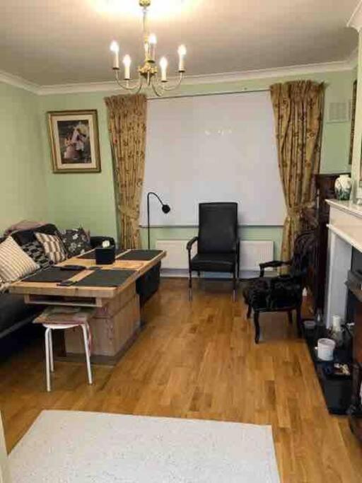 Leilighet Kensington With 2 Bedrooms 1 Living And Patio *