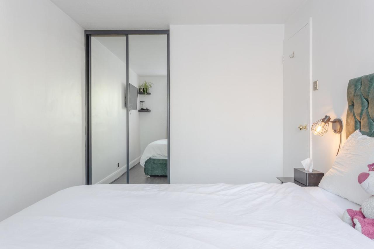 Apartment 2 Double Beds Modern Refurb Flat - 10 Min 2 Bridge *