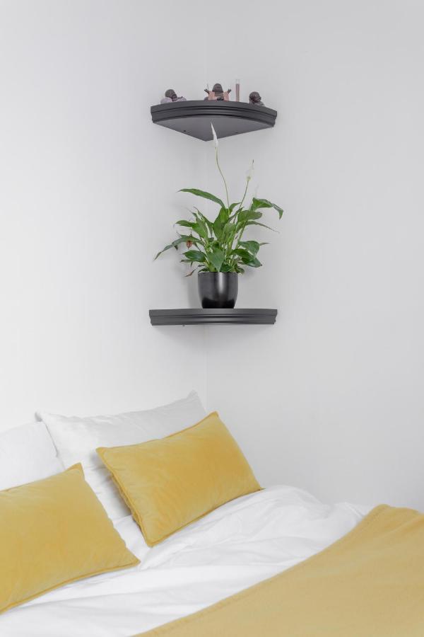 2 Double Beds Modern Refurb Flat - 10 Min 2 Bridge Apartment London