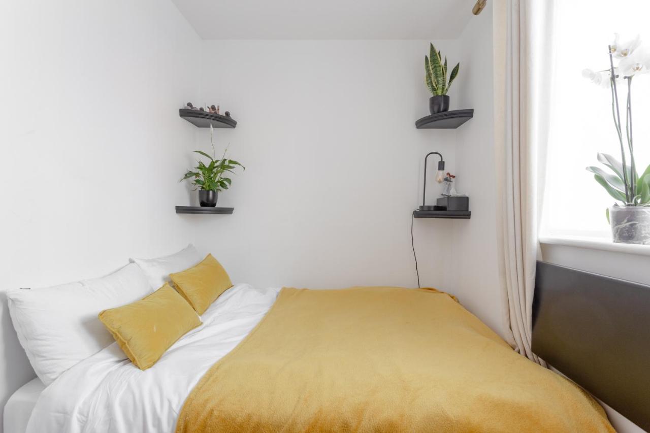 2 Double Beds Modern Refurb Flat - 10 Min 2 Bridge Apartment