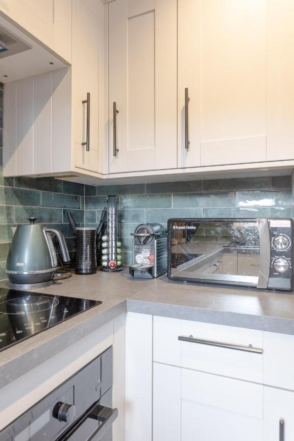 2 Double Beds Modern Refurb Flat - 10 Min 2 Bridge Apartment *