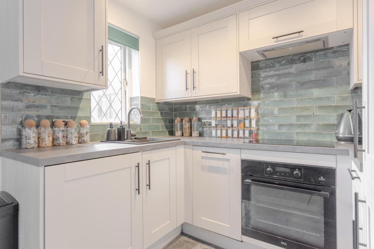 Apartment 2 Double Beds Modern Refurb Flat - 10 Min 2 Bridge London