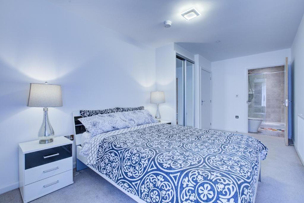 Appartement Luxury 2 Bed Flat In A New Block In East Acton Londen