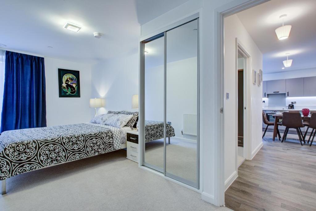 Luxury 2 Bed Flat In A New Block In East Acton Appartement Londen