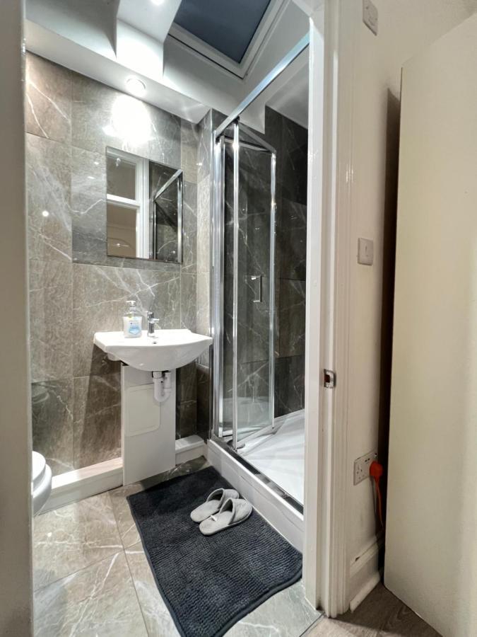 Stayeasy En-suite Guest house London